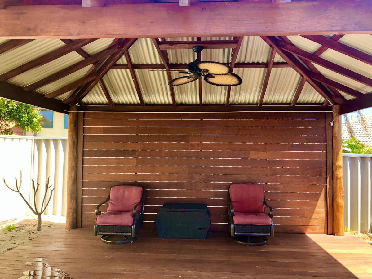 Relaxed Ocean View Villa Мандура Екстериор снимка